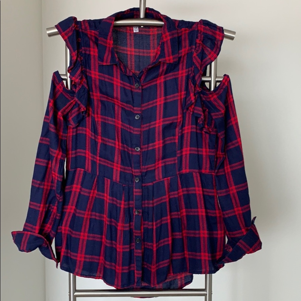 Dizzylizzy M cold shoulder blouse.